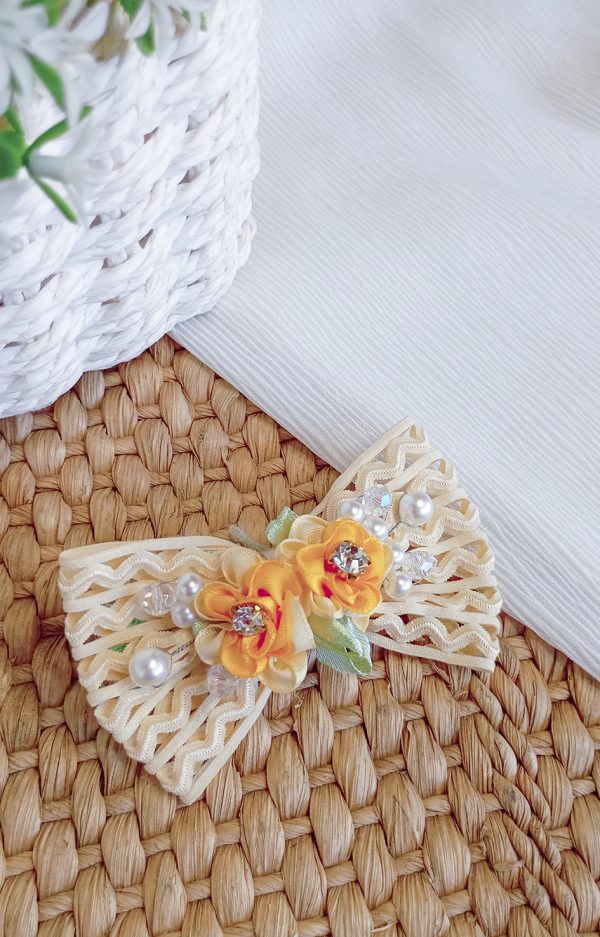 Laço Daiana - Laço de Cabelo em Fita de Renda com Pérolas