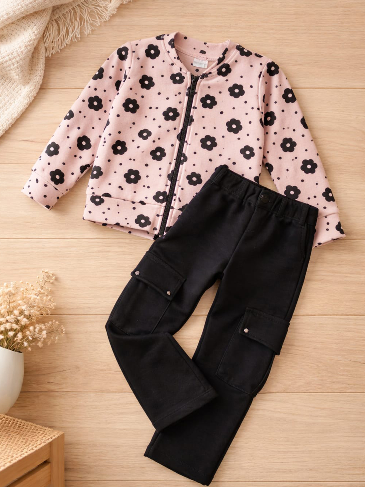 Conjunto Infantil Feminino Jaqueta Floral Rosa + Calça Cargo Preta