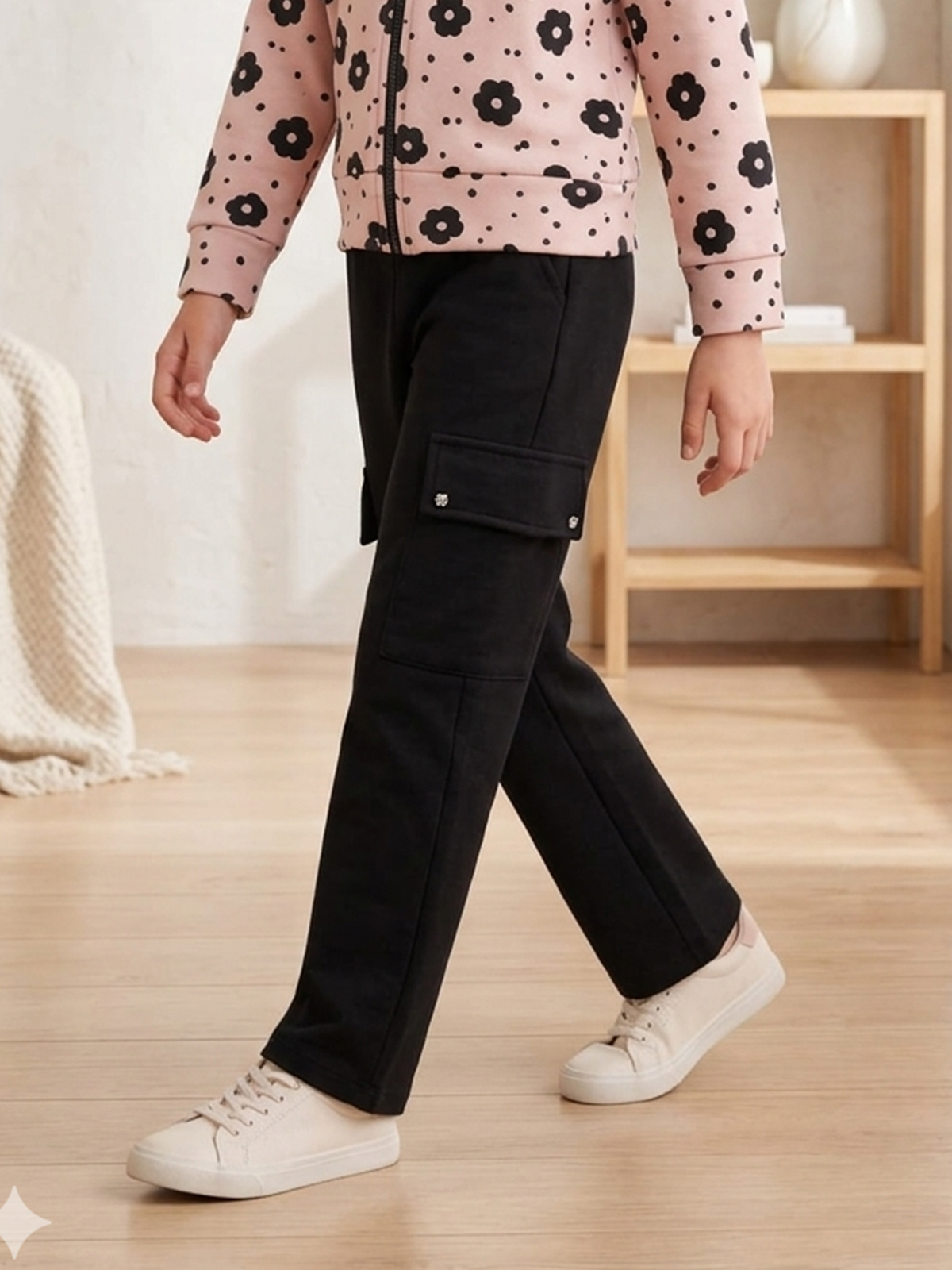 Conjunto Infantil Feminino Jaqueta Floral Rosa + Calça Cargo Preta - Imagem 4